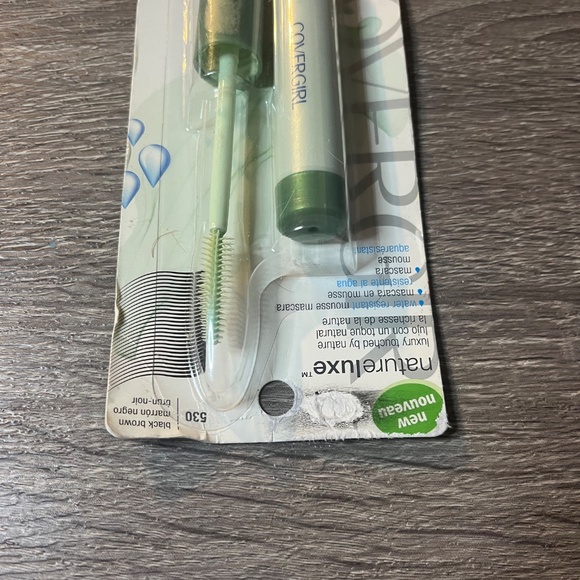 Covergirl Natureluxe Mousse Mascara #530 Black Brow Water Resistant New! Full SZ - Picture 3 of 7